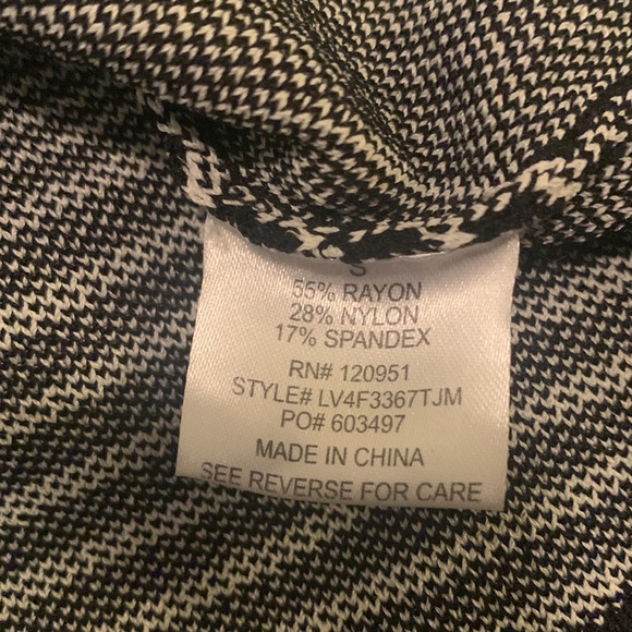 🌺 2 for $23 🌺 Olive & Oak Knit Mini Skirt-Black & White Geometrical Design - Picture 7 of 8